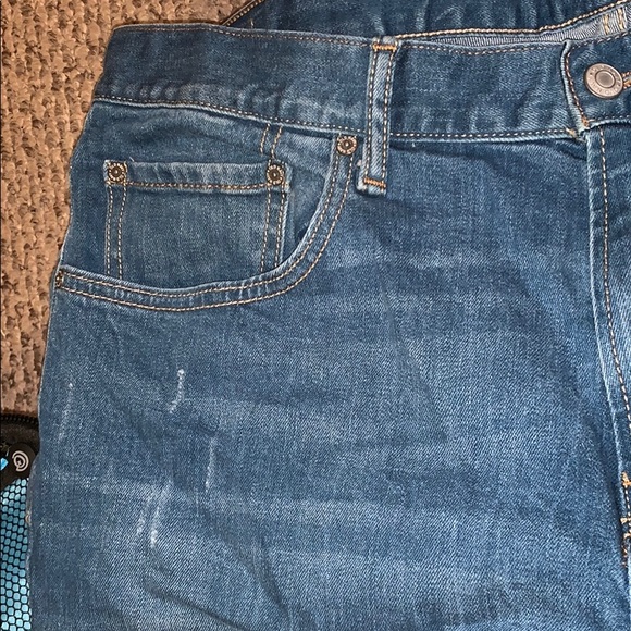 Too small - Picture 2 of 3